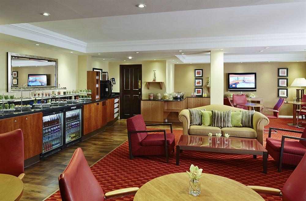 Delta Hotels By Marriott Heathrow Windsor Luaran gambar